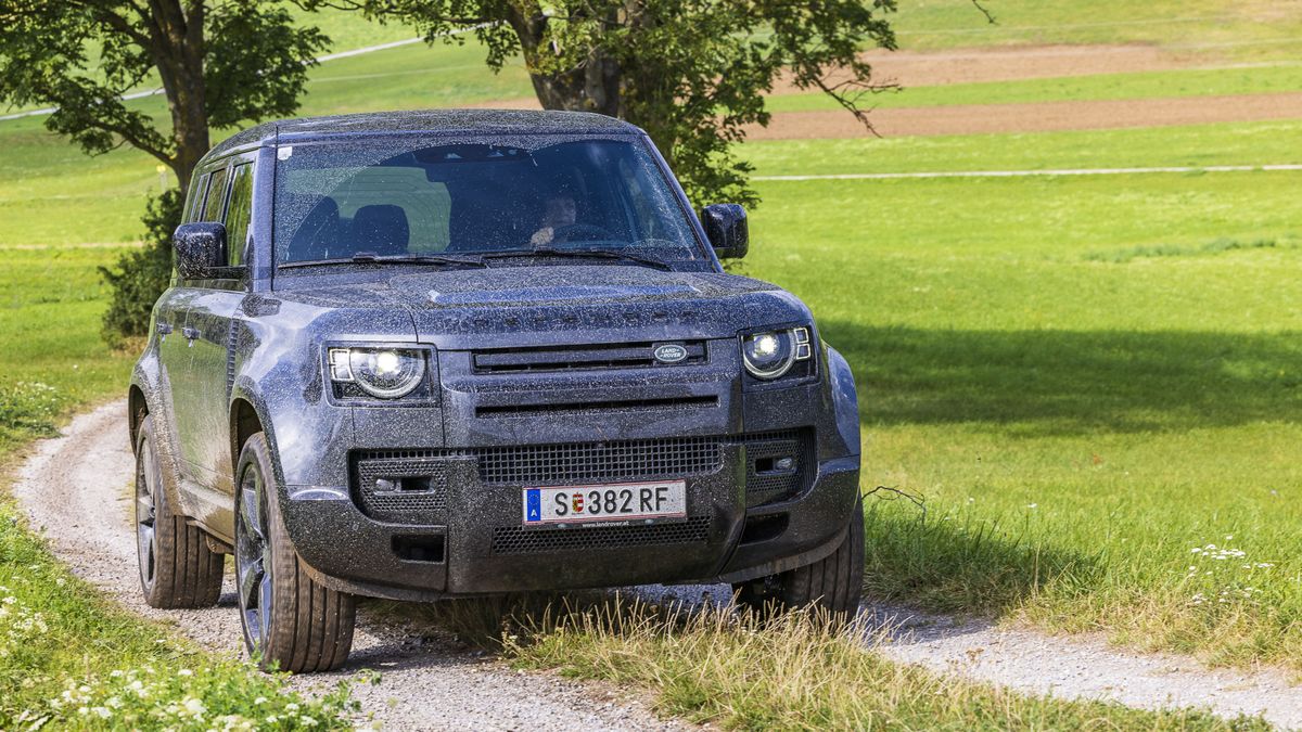 Kdo by nechtěl V8! Nyní ho může mít i terénní Land Rover Defender. Ale je s ním lepší?