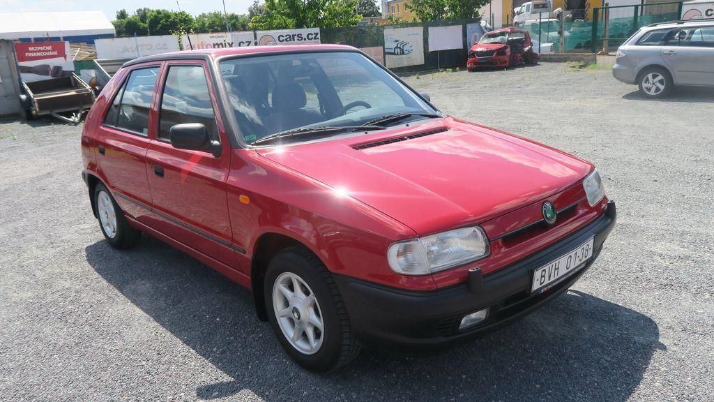 Neuvěřitelně nízký nájezd a vrcholná motorizace. Na prodej je zajímavá Škoda Felicia. Cena fakt není lidová