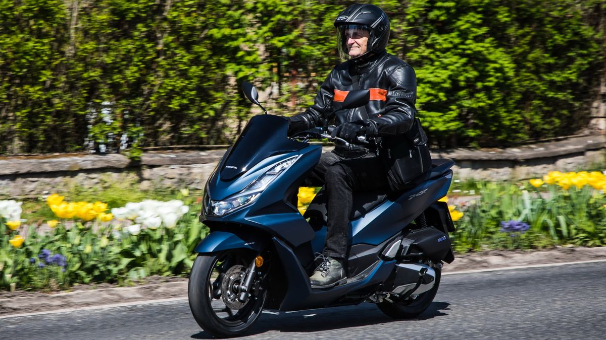 Vyzrajte na zácpy a parkování v centru za řídítky Hondy PCX
