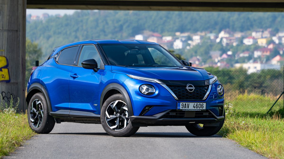 Hbitě a úsporně ve městě i mimo něj: Hybridní Nissan Juke vás nenutí nic měnit a ještě umí ušetřit. Ale ne zadarmo