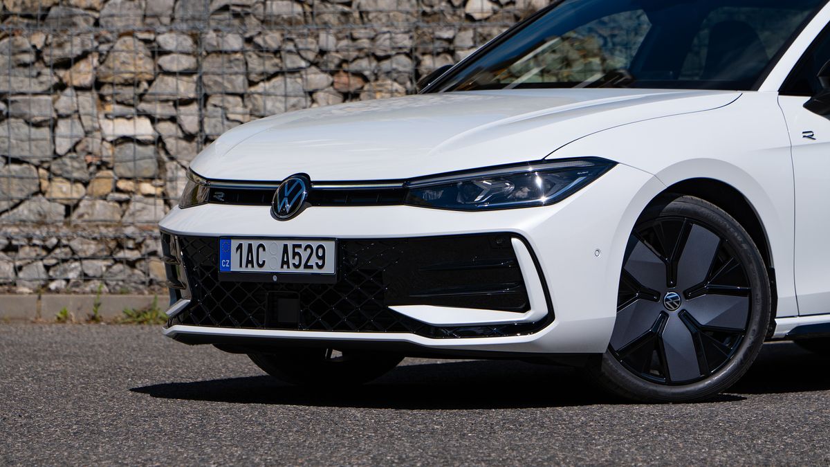 Nových aut se prodává jako před covidem, Evropě stále vládne Volkswagen