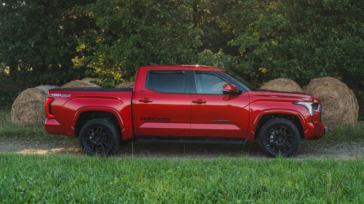 Toyota Tundra je v Americe mimořádně úspěšný pick-up, který nakoukl i do Česka. Proti minulosti mu však jedna podstatná věc chybí
