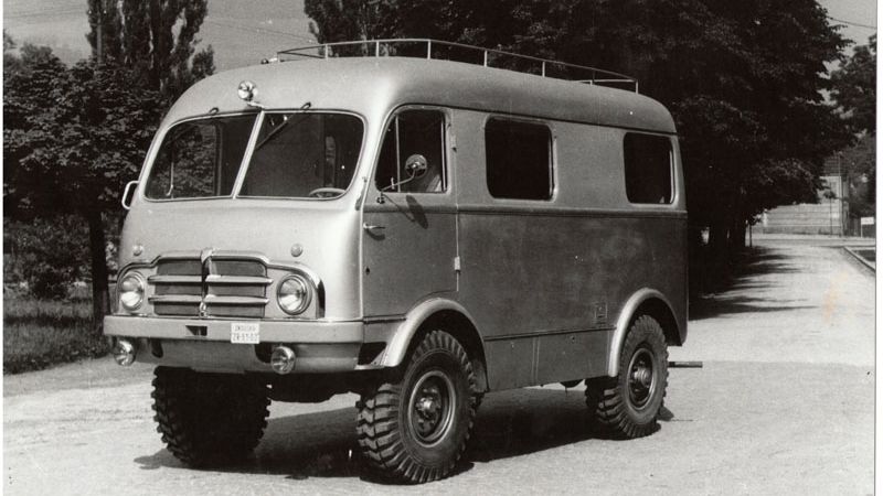 Legendární Tatru 805 proslavila hlavně dvojice Hanzelka a Zikmund, hodně je však potrápila. Jako filmařské auto ale působila i jinde