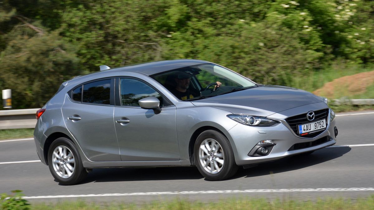 Mazda 3 je dost možná nejlepší ojetina mezi moderními auty. Pořídíte ji s motorem, na který se konkurence dávno vykašlala