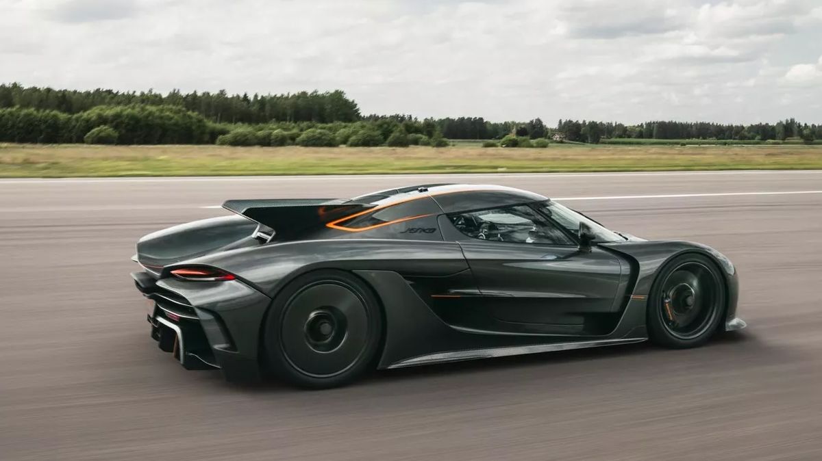 Čtyři rychlostní rekordy naráz: 1600koňová střela švédského Koenigseggu se pro rychlost narodila