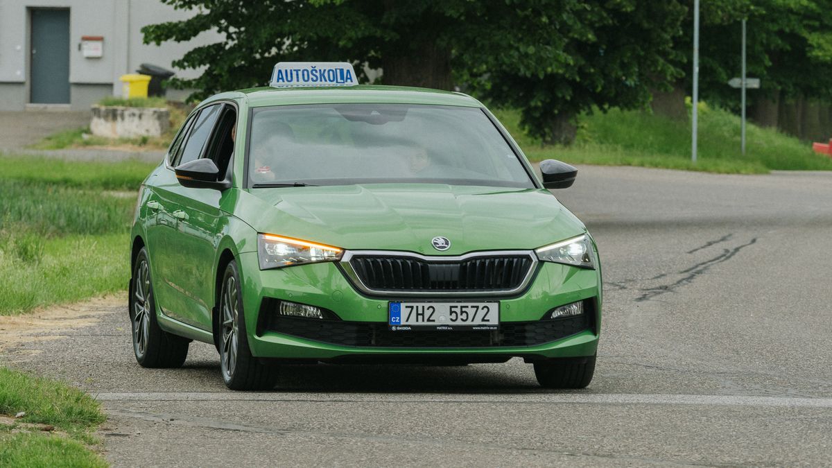 Jak vznikají nové otázky do autoškoly a kdo za nimi stojí: K týmu odborníků se můžete přidat i vy