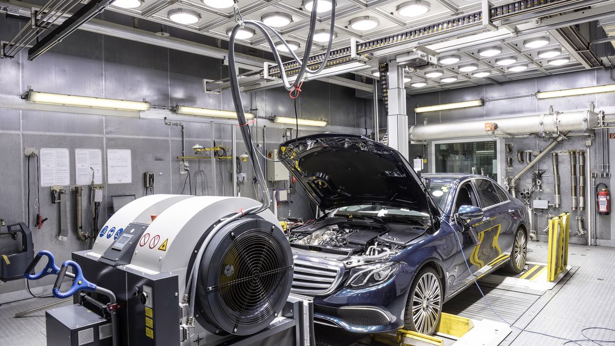Podle italského ministra uvrhl zákaz spalovacích motorů automobilky v EU do vážné krize