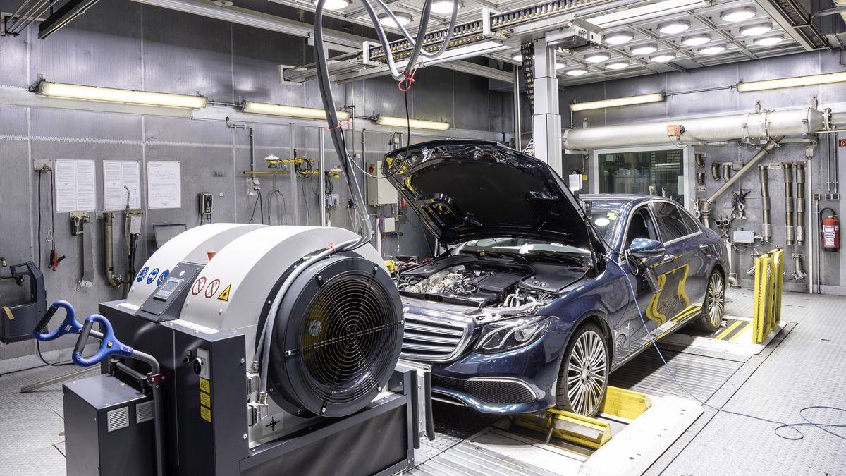 Trochu naděje: Europoslanci schválili změny emisních norem, automobilky získají více času