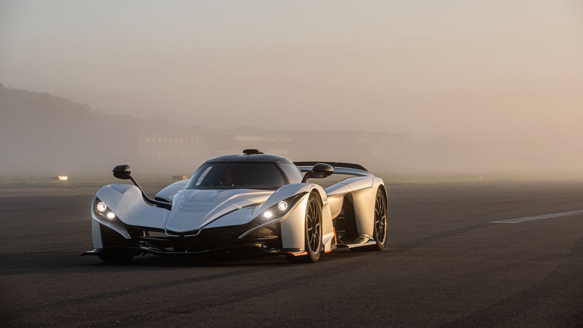 Praga připravuje na Legendy ukázku karbonového supersportu Bohema i parádní motorky ZS 800