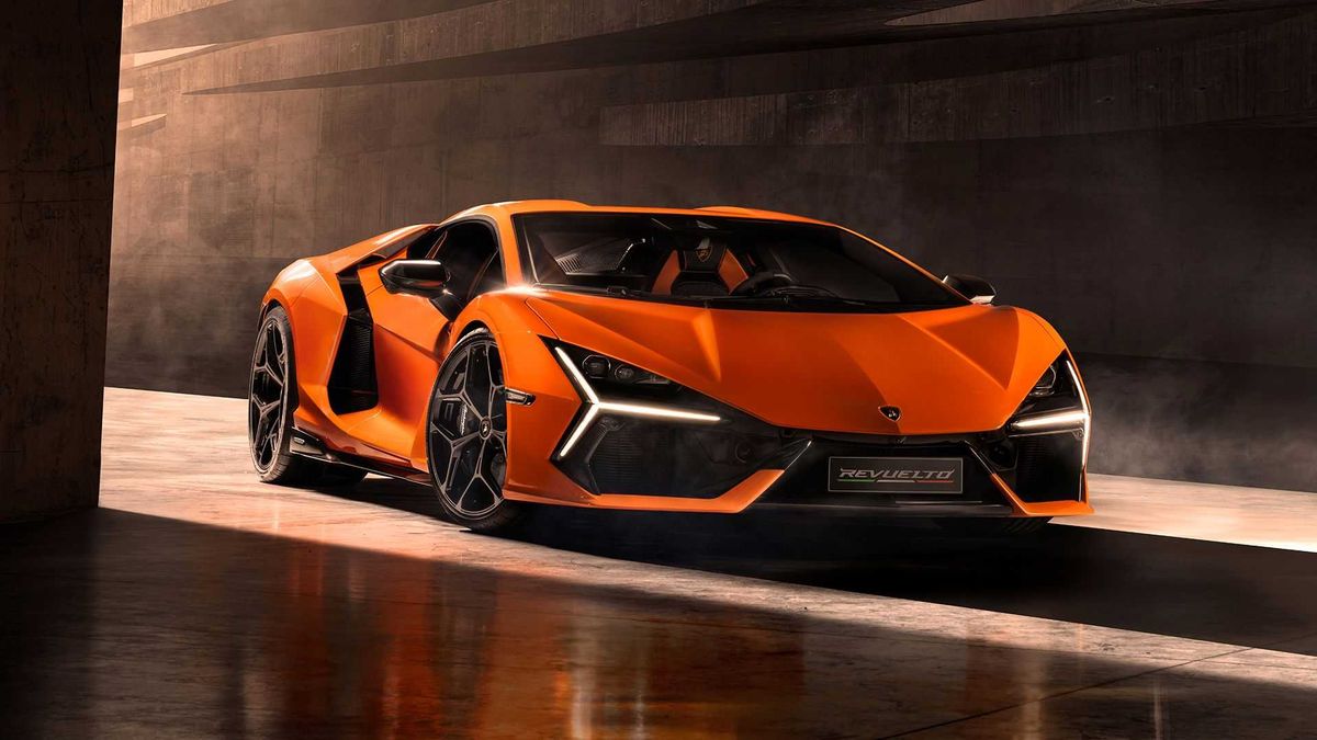 Nové Lamborghini je tady! Revuelto je elektrifikované a s výkonem 1015 koní. Ale V12 zůstává!