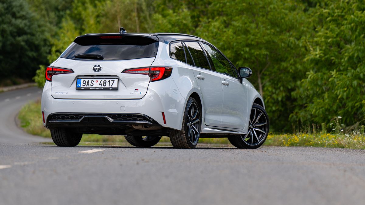 Češi dávají elektrifikaci šanci, prodeje hybridů v lednu stouply skoro o třetinu