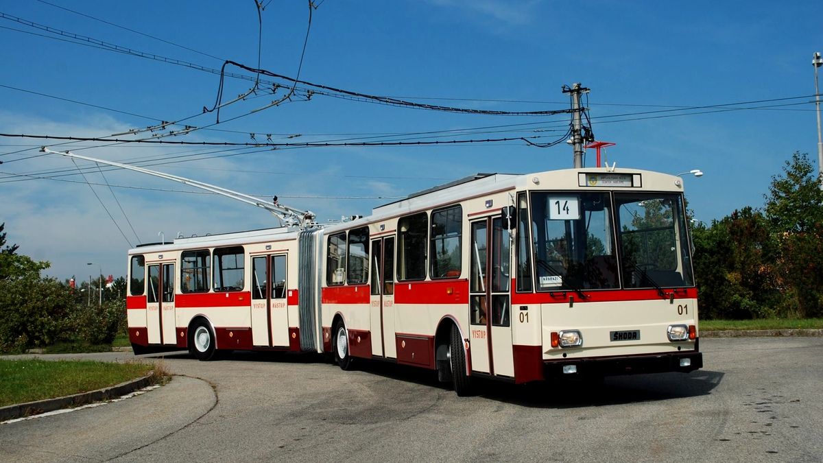 Prohlédněte si nejslavnější československé trolejbusy. Jezdí u nás už skoro 90 let a pod značkou Škoda se dostaly i do USA