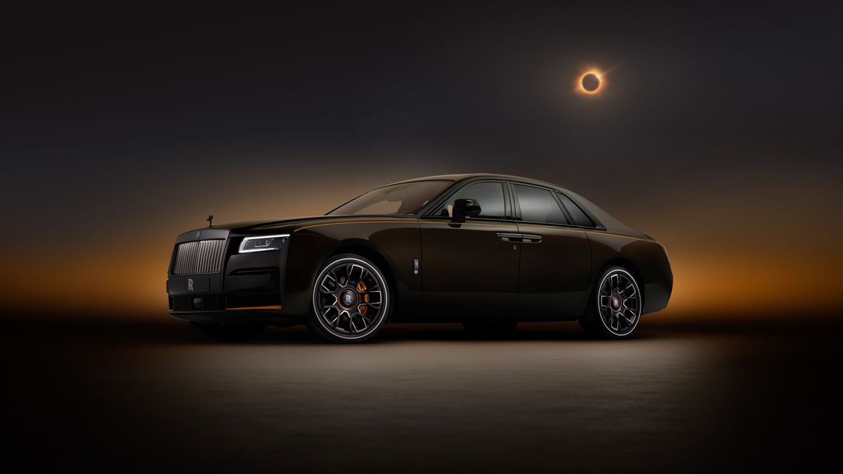 Další limitka Rolls-Royce pro 25 vyvolených: V palubních hodinách má diamant a stropní osvětlení vyvíjeli rok