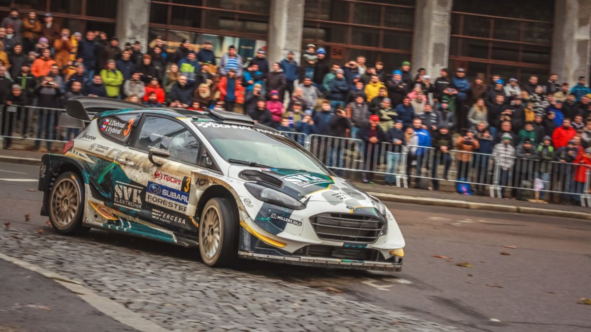 Strahov o víkendu ožije burácením motorů: Přijďte se podívat na 29. ročník Pražského rallysprintu