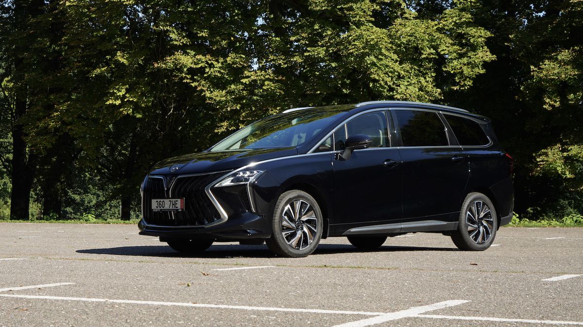 Velké rodinné MPV za přijatelné peníze? Evropské automobilky segment houfně opustily, i v Česku tak nabízí odpověď Čína. A za super peníze