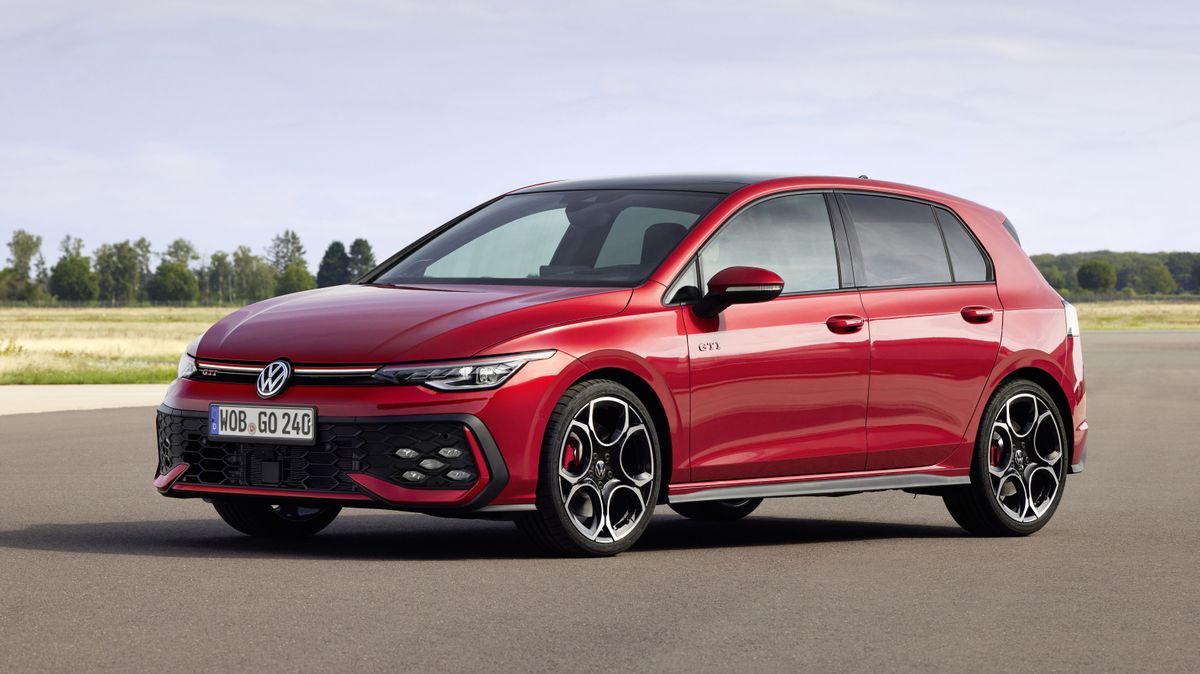 Bestseller VW v novém: Golf si k 50. narozeninám nadělil povedený facelift, nyní s lepším infotainmentem a bez tříválce