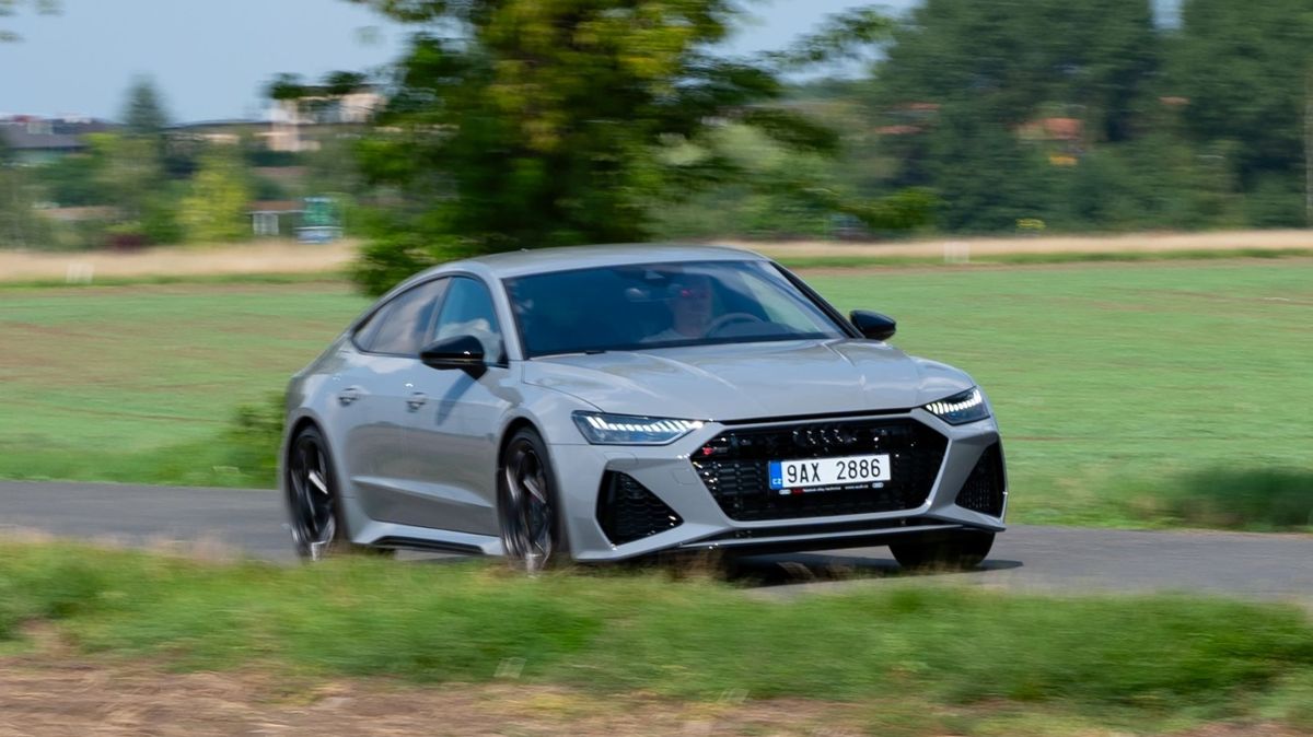 Silniční žralok na steroidech: Audi RS 7 Sportback s paketem Performance je hodně ostrá jízda