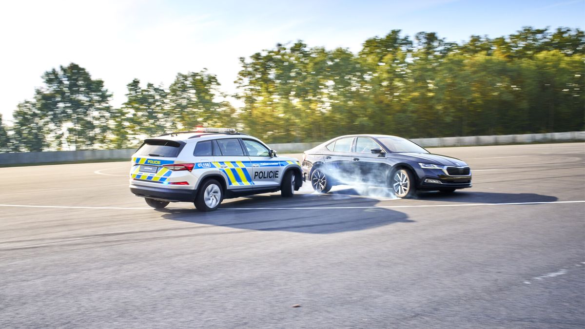 Nové policejní kodiaqy se naučily speciální bourací manévr. Pronásledovaný nemá šanci