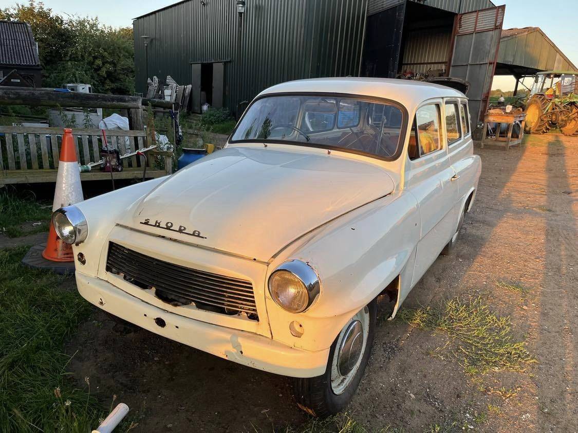 Anglický projekt přestavby původní Škody Octavia.