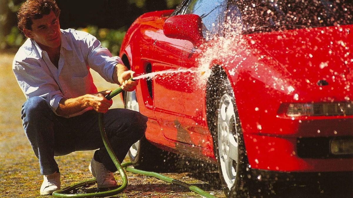 Reálná vzpomínka na Ayrtona Sennu, jeho sporťák může být váš. Honda NSX po brazilském šampionovi přijde na neskutečný balík