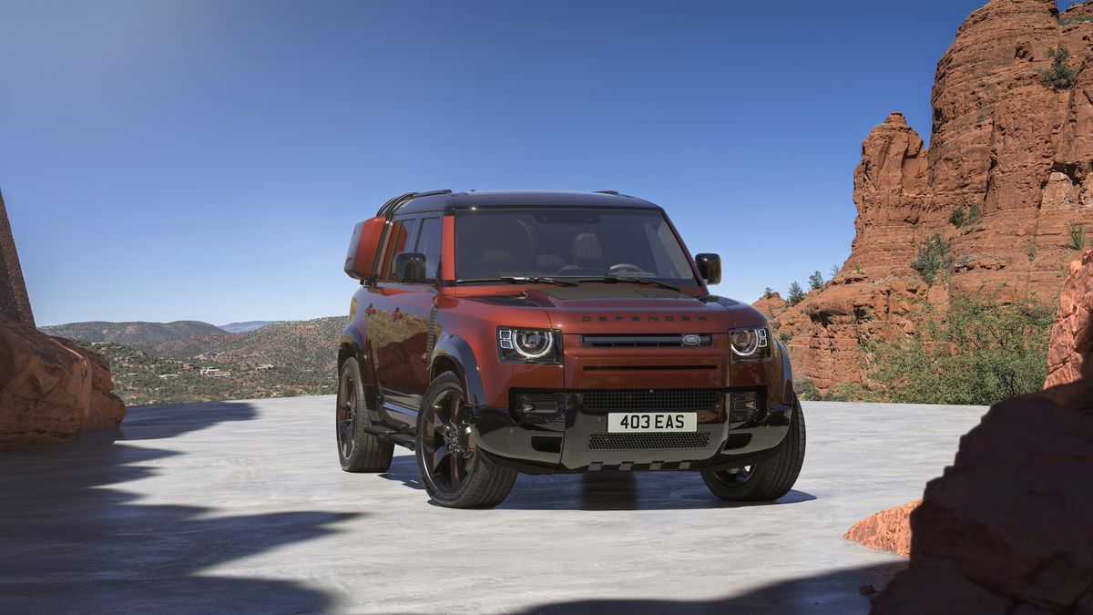 Land Rover Defender prošel modernizací, zaměřila se hlavně na luxus. Z populárního defíku je definitivně stylovka. Ale pořád schopná!