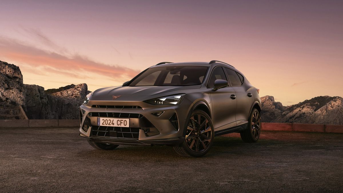 Španělský automobilový trhák má novou tvář a konečně i české ceny. Eso v rukávu schovává na později
