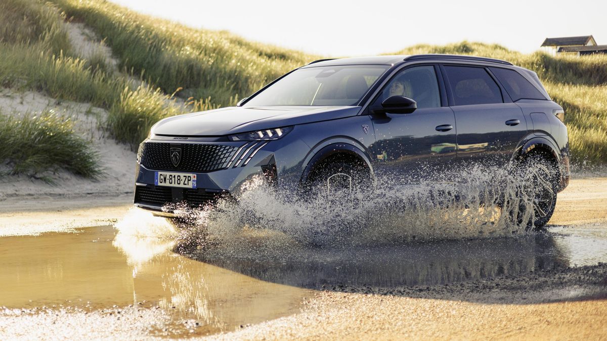 Francouzský rival Škody Kodiaq má české ceny. Peugeot 5008 pořídíte za rozumné peníze, ale jen s hybridem