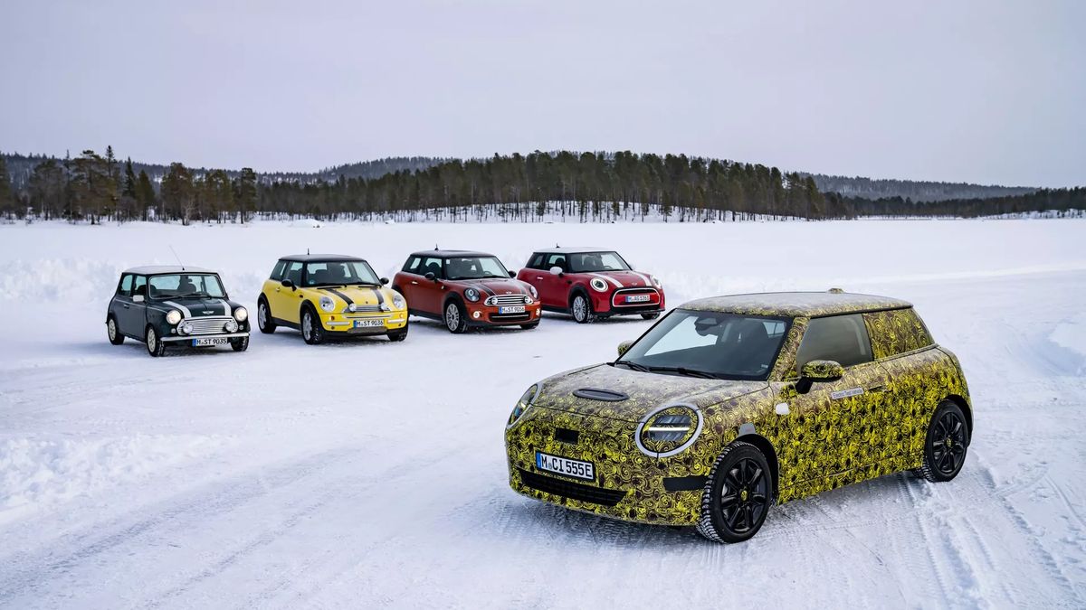 Trojice novinek od MINI: Elektrický Cooper a crossover Aceman, Countryman bude „Made in Germany“