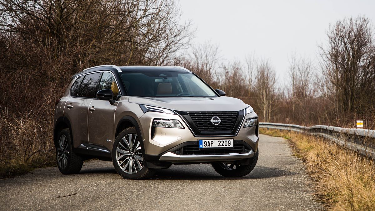 TEST: Nissan X-Trail bez dieselu, a přitom stejně úsporně, se sedmi místy a prémiovým interiérem