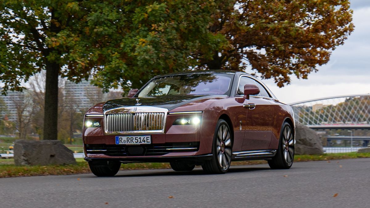 Splněný sen, nebo noční můra: Řízení luxusního Rolls-Roycu vás nadchne i vyděsí zároveň