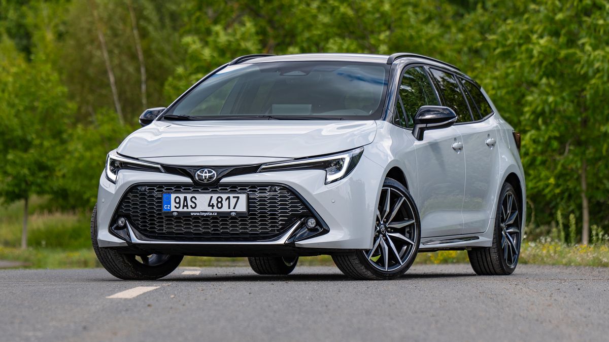Záchrana spalovacích motorů? Toyota prý našla řešení, její revoluční nízkoemisní benzin má být šetrný a vhodný i pro stará auta