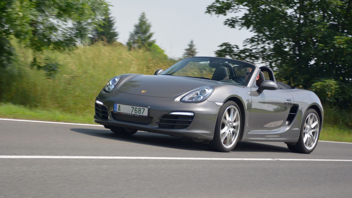 Test ojetiny: Porsche Boxster jako asi ten nejlepší klasický roadster. S manuálem ukazuje, že 911 nutně nepotřebujete