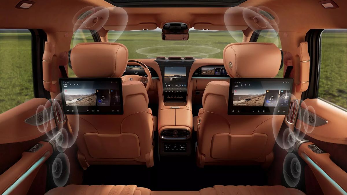 Nejprodávanější čínská elektrická automobilka má novinku pro náročné: SUV s výkonem 1200 koní a displeji, které snad nelze spočítat