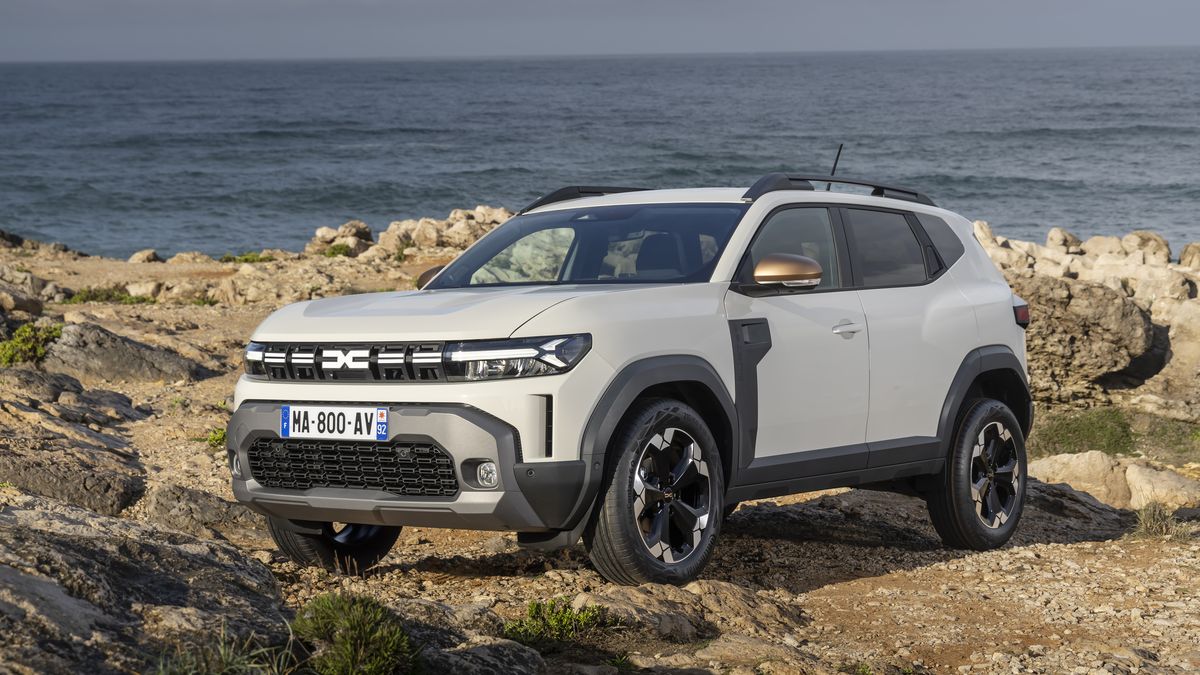 Nová Dacia Duster se představuje se vším všudy. Předchůdce zašlape do země, s naftou už ale nepochodíte