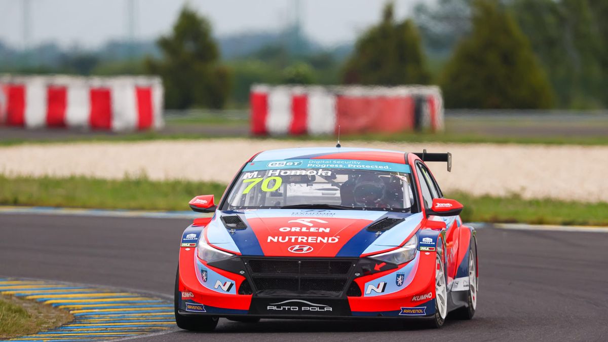 Obrovský úspěch českého týmu na Slovakia Ringu. Janík Motorsport vyhrál, co mohl!