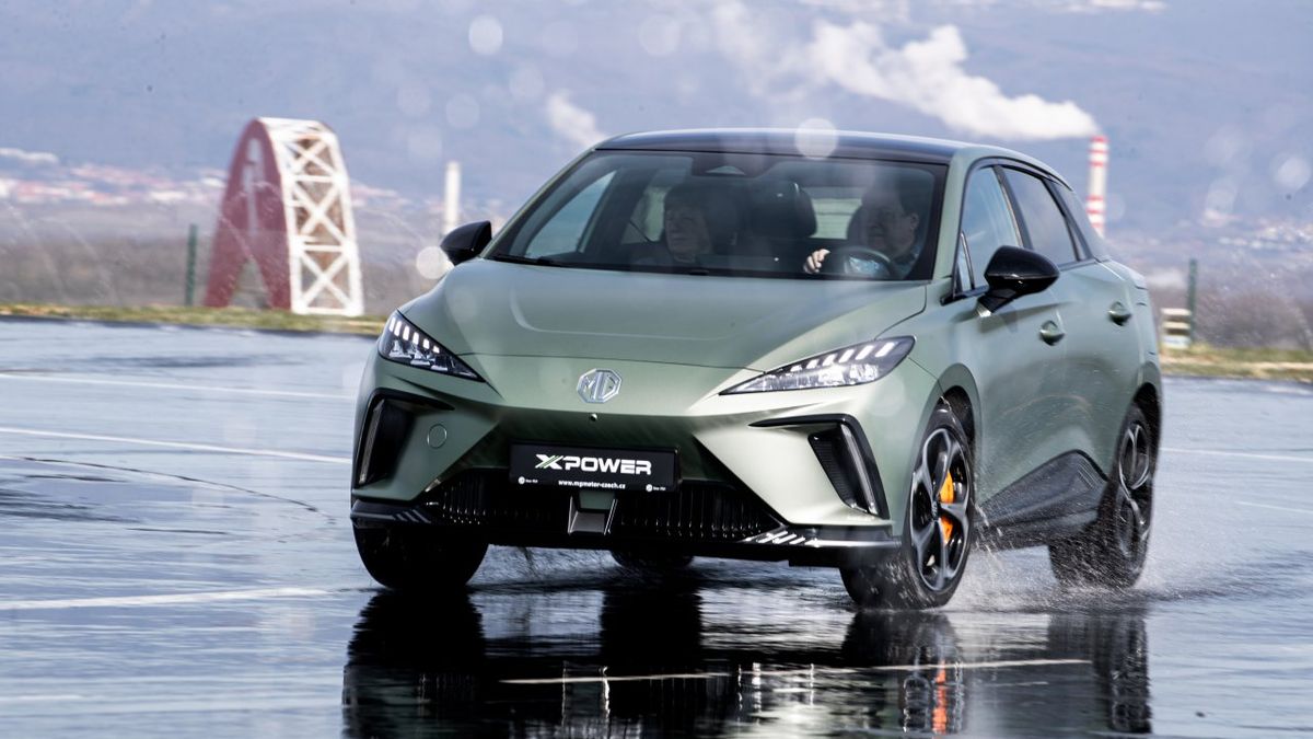 MG4 XPower nabízí 435 koní za směšnou cenu, legrační tohle auto ale rozhodně není. I když o sporťák nejde