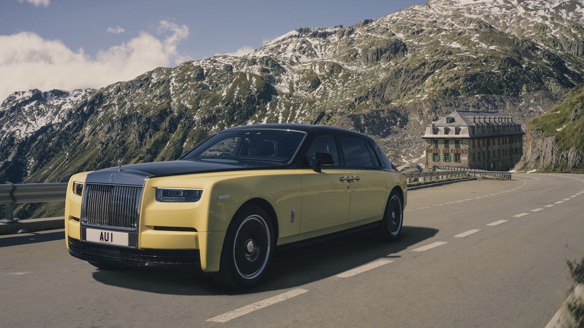 Zlato, kam se podíváš: Supervzácná specialita Rolls-Roycu oslavující Jamese Bonda vznikala tři roky