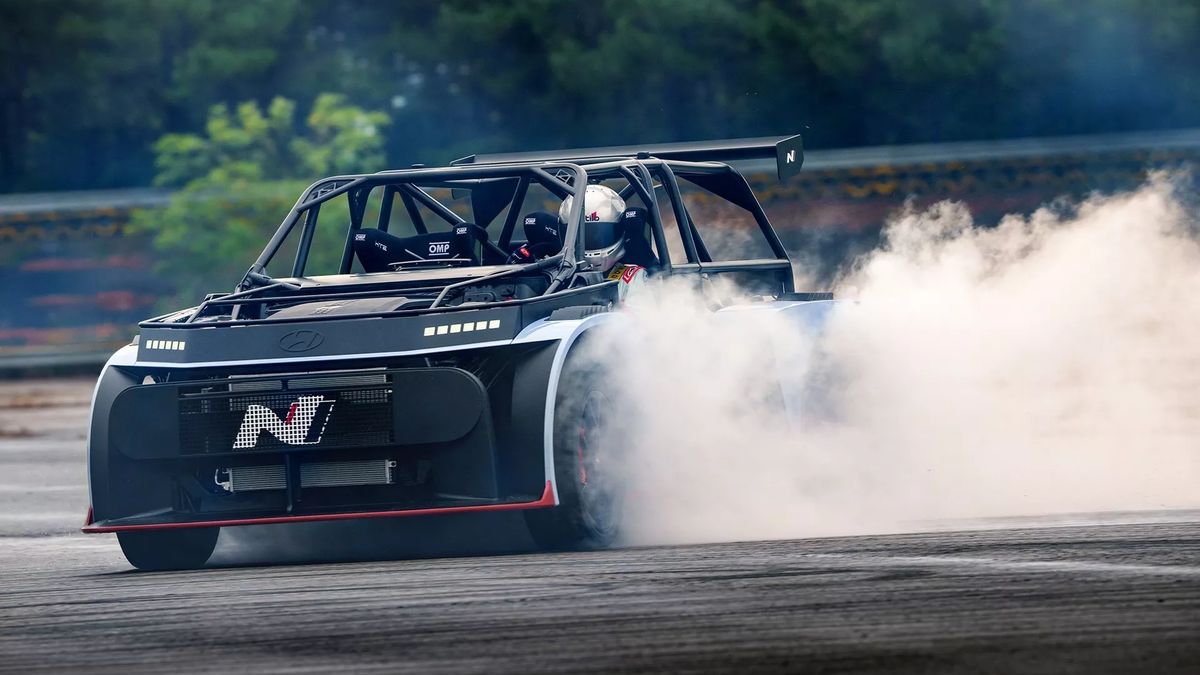 Tyhle splašené trubky jsou pojízdnou laborkou s šíleným výkonem: Hyundai chce z elektřiny vymáčknout zábavu