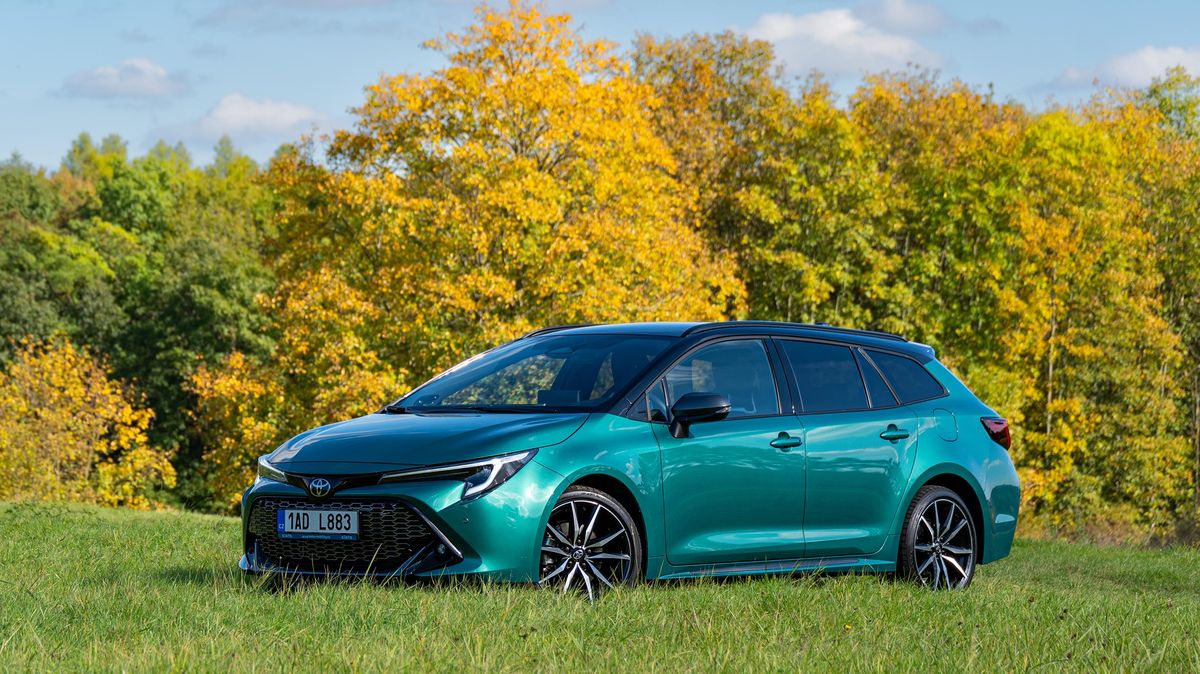 Je tohle ideální rodinný kombík? Hybridní Corolla se hezky řídí, jezdí za málo a je i docela praktická