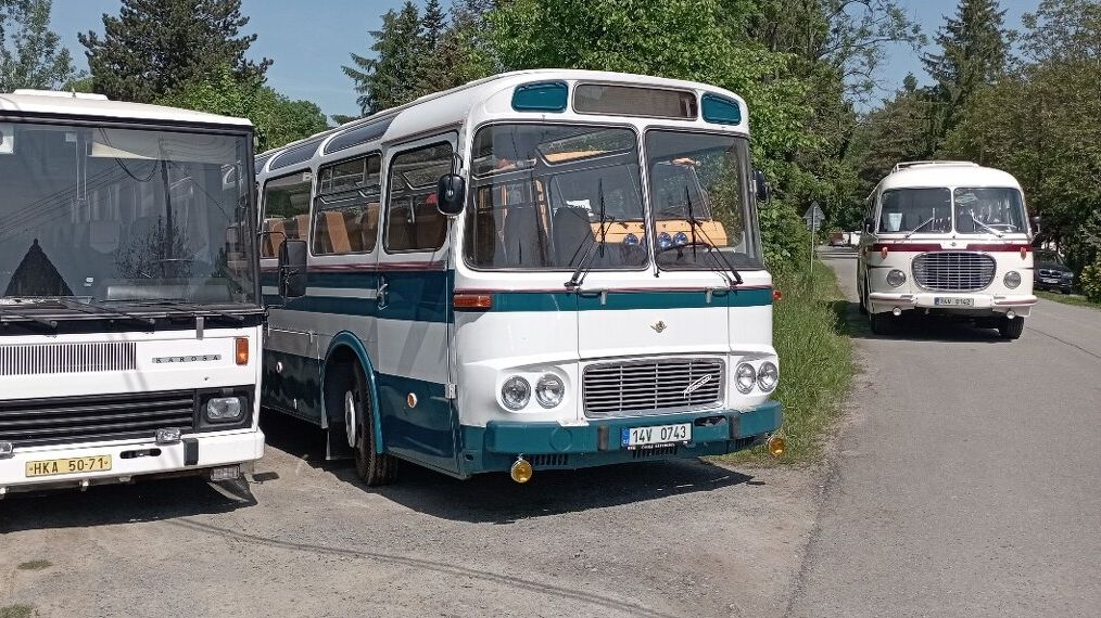 Někdo prodává sbírku těch nejklasičtějších českých autobusů, je mezi nimi i svatý grál Škoda 706 RTO. Cena odpovídá unikátnosti sbírky