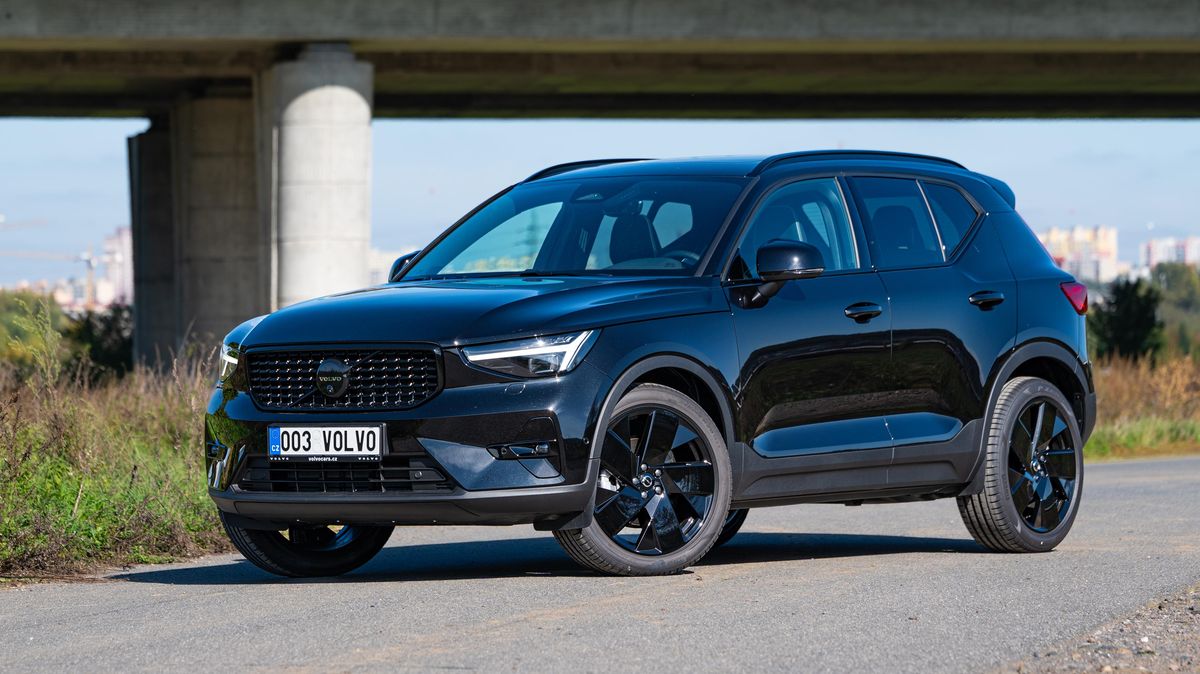 Volvo jako vystřižené z temné komiksovky: XC40 vypadá i po letech skvěle, navíc jezdí příjemně a za pár