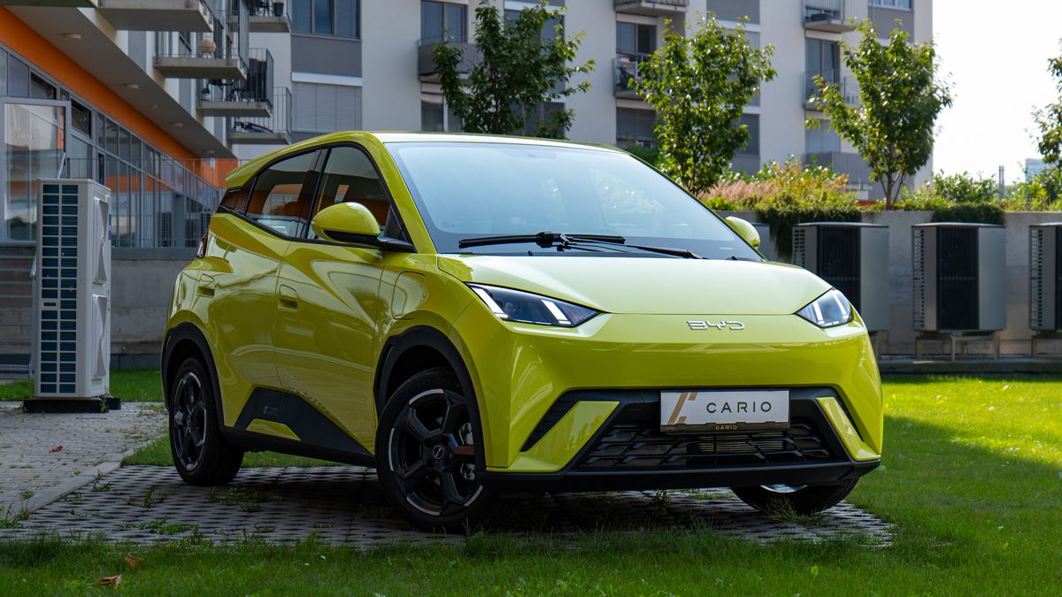 Na tohle jsme čekali! Otestovali jsme dostupné elektrické auto do města. Pochopitelně z Číny