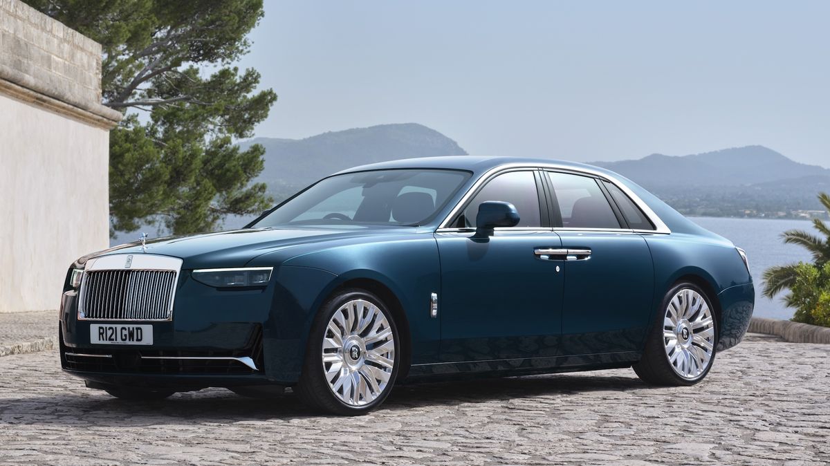 Luxusní jachta je teď ještě vypiplanější: Rolls-Royce Ghost přiváží svěží inovace, ale pořád má poctivou V12