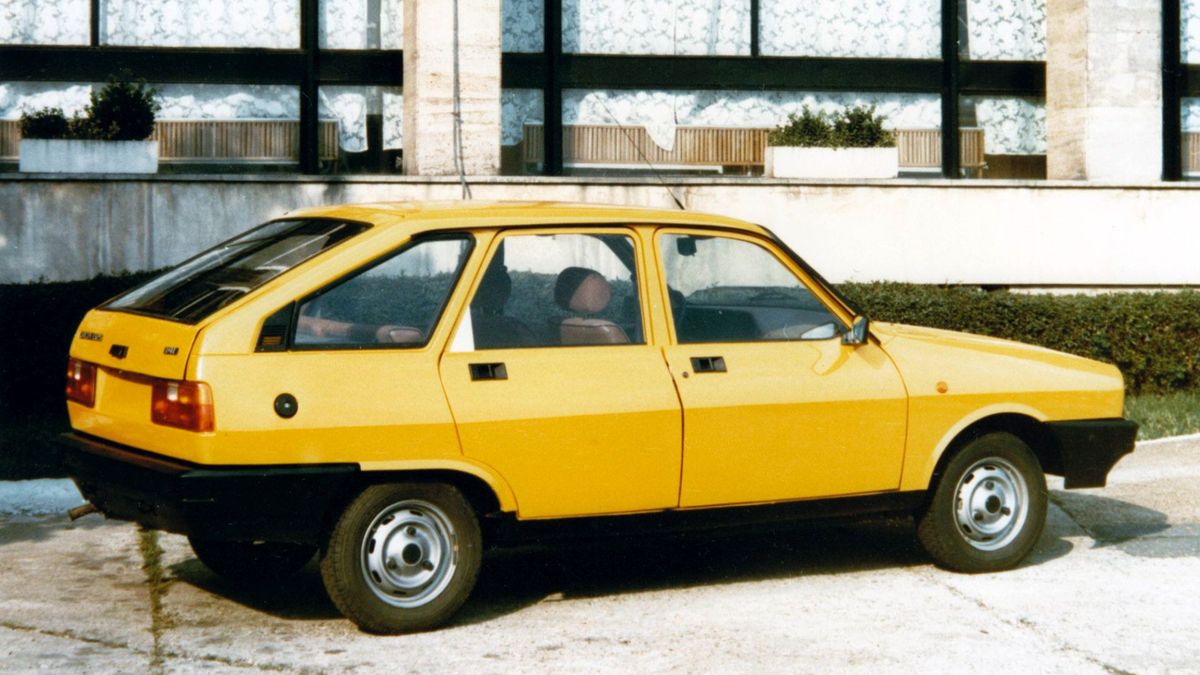 Na začátku devadesátek byla Dacia ještě k smíchu. Hatchback Liberta skoro nikdo nezná a asi je to dobře