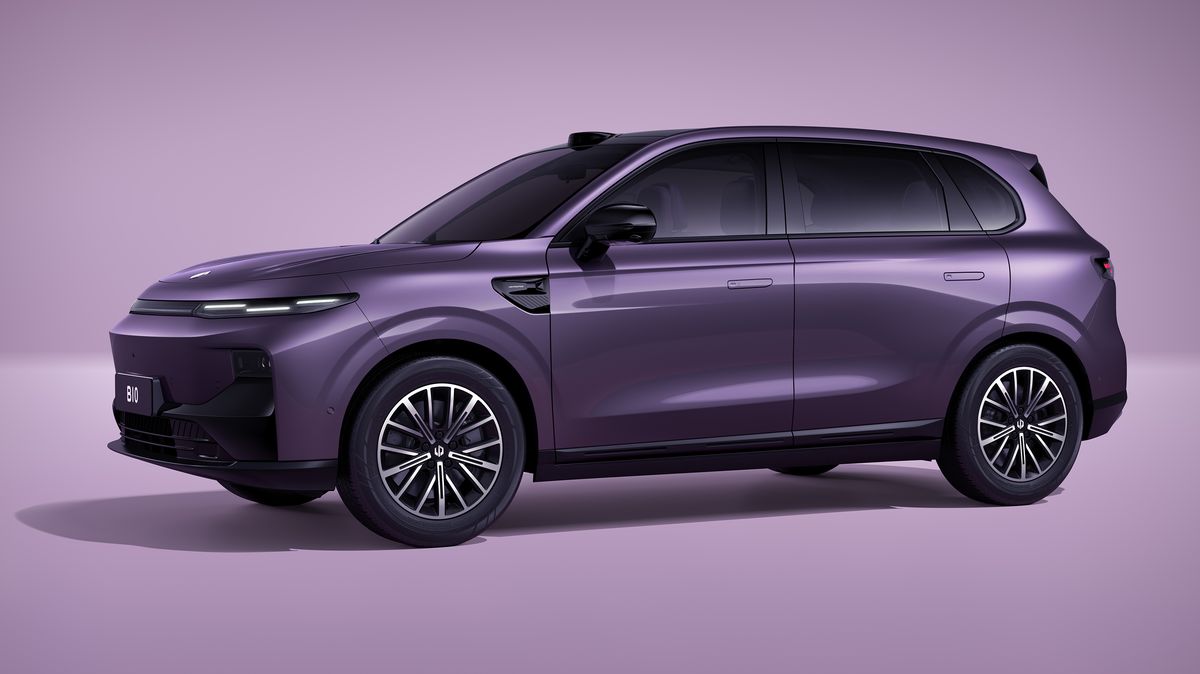 Největší soupeř nové Škodovky bude možná ze Slovenska. Plánovanou výrobu v Polsku automobilce doma zakázali