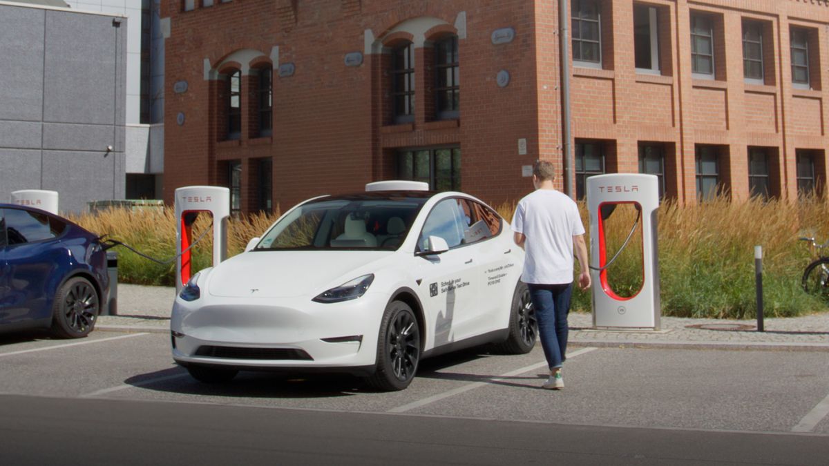 Evropské automobilky budou hromadně nakupovat emisní povolenky. Tesla a Polestar budou mít žně