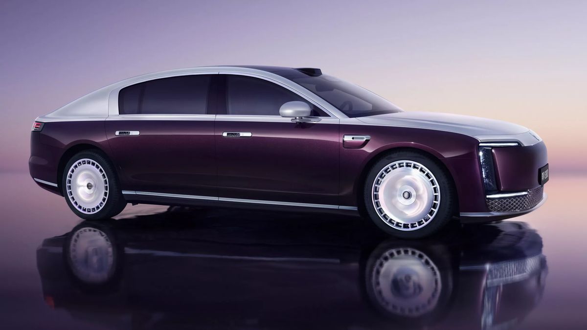 Vpředu Rolls-Royce, vzadu Porsche. Čínský výrobce telefonů představuje luxusní limuzínu, je dost divoká i na tamní poměry