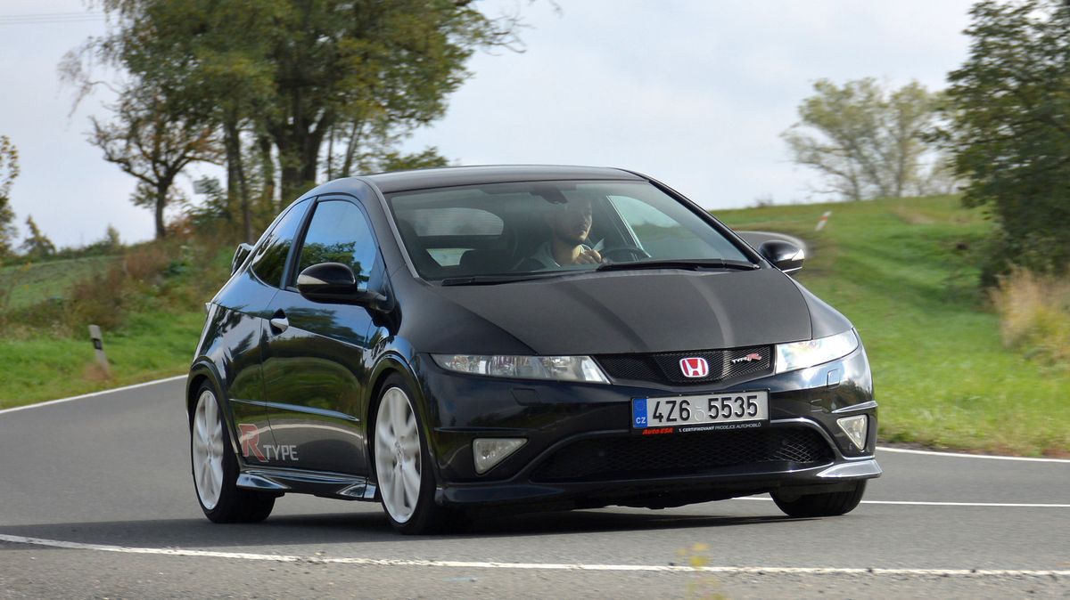 Ojetá Honda Civic Type-R je asi nejspolehlivější ostrý hatchback. Má fantastický motor, nestojí moc, ale sehnat kus v originálním stavu je těžké