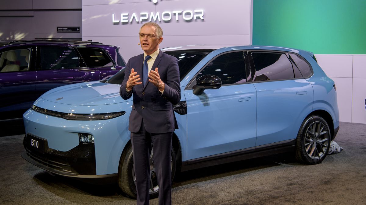 Šéf jednoho z největších automobilových koncernů obhajuje drastické emisní cíle. Jinak prý Čínu nedoženeme