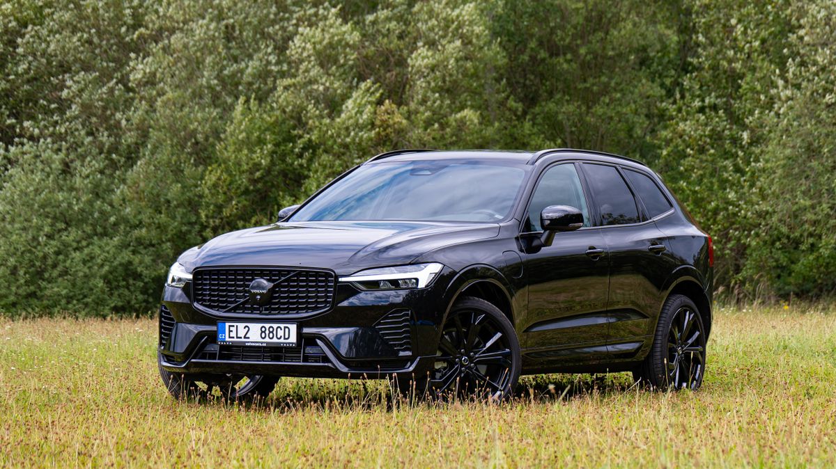 Temná stylovka s překvapivou porcí zábavy: Plug-in hybridní Volvo XC60 nás dokázalo uklidnit i pobavit